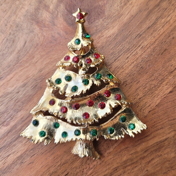 Gold festive Christmas tree brooch pin with red and green gemstones - Picture 1 of 3